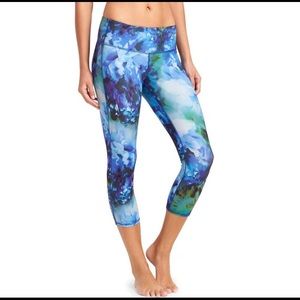 Athleta Capri Bloom Chaturanga Leggings